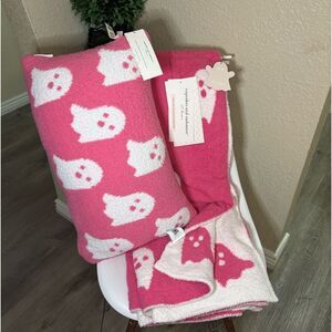 Cupcakes and cashmere halloween pink ghost throw blanket and pillow